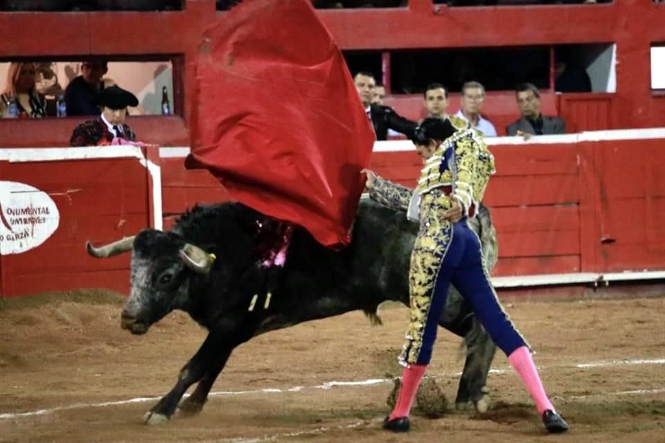 Las imágenes de la corrida en la Monumental Monterrey, donde triunfo Luis David Adame.
