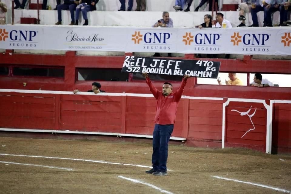 Las imágenes de la corrida en la Monumental Monterrey, donde triunfo Luis David Adame.
