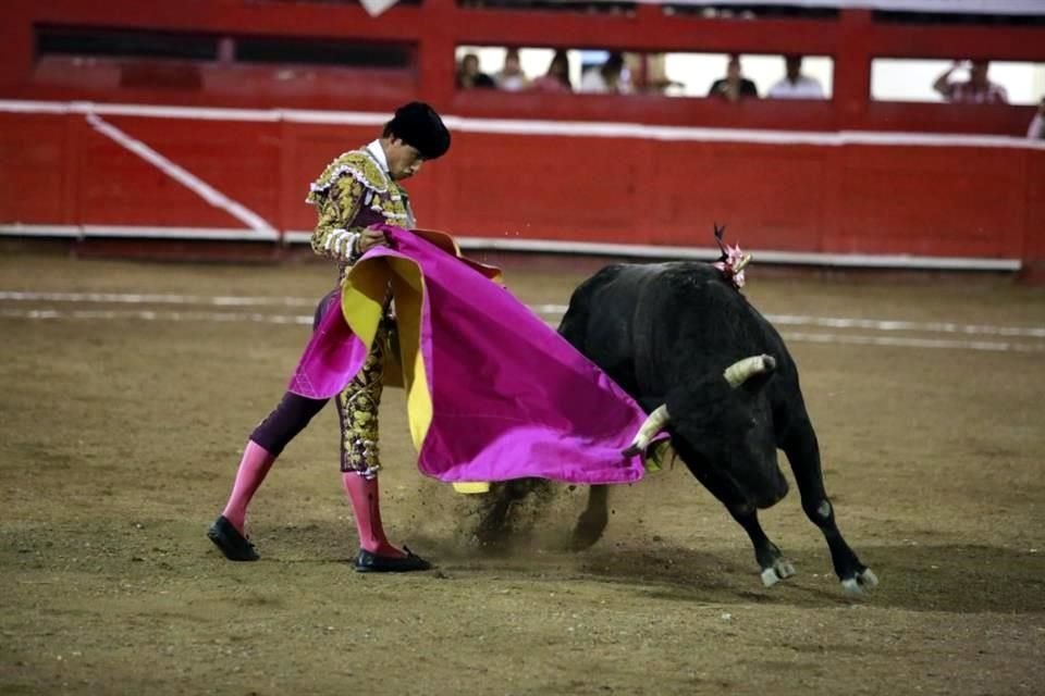Las imágenes de la corrida en la Monumental Monterrey, donde triunfo Luis David Adame.