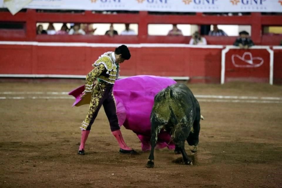 Las imágenes de la corrida en la Monumental Monterrey, donde triunfo Luis David Adame.