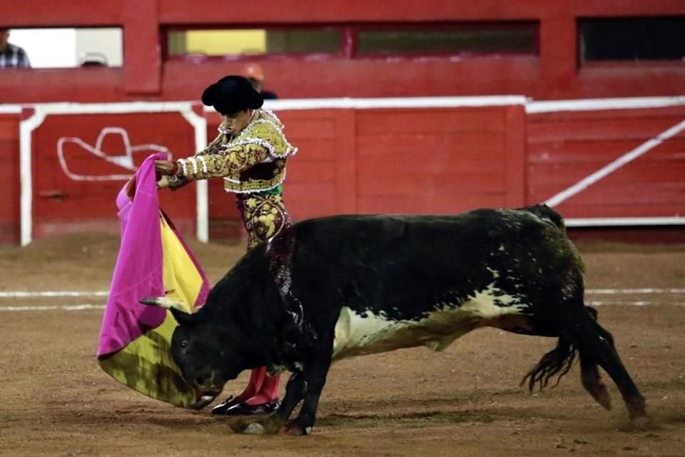 Las imágenes de la corrida en la Monumental Monterrey, donde triunfo Luis David Adame.