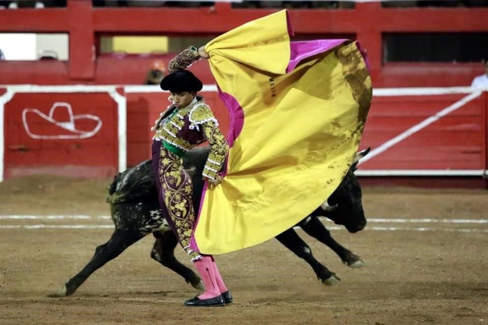 Las imágenes de la corrida en la Monumental Monterrey, donde triunfo Luis David Adame.