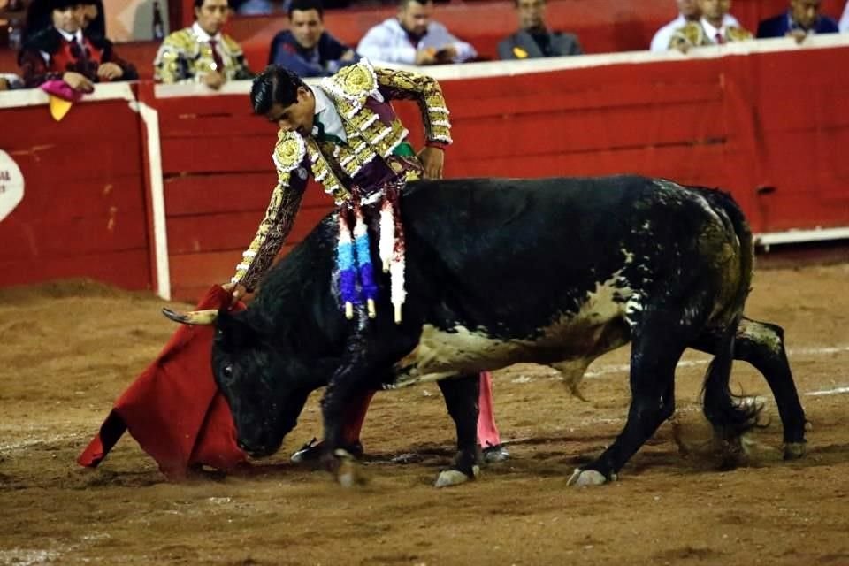 Las imágenes de la corrida en la Monumental Monterrey, donde triunfo Luis David Adame.