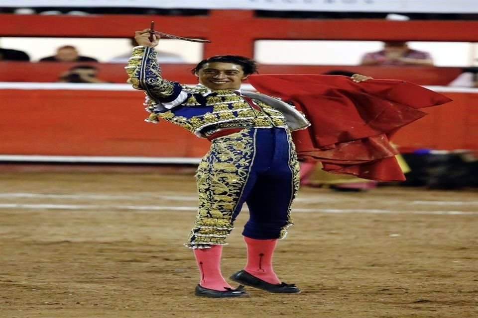 Las imágenes de la corrida en la Monumental Monterrey, donde triunfo Luis David Adame.