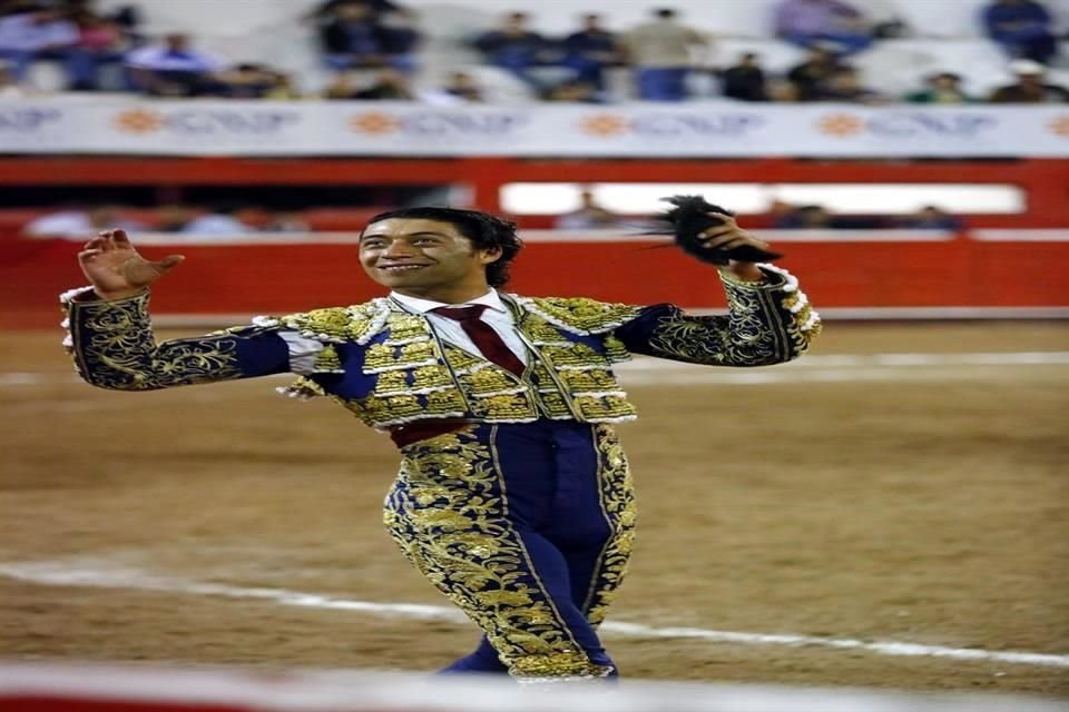 Las imágenes de la corrida en la Monumental Monterrey, donde triunfo Luis David Adame.