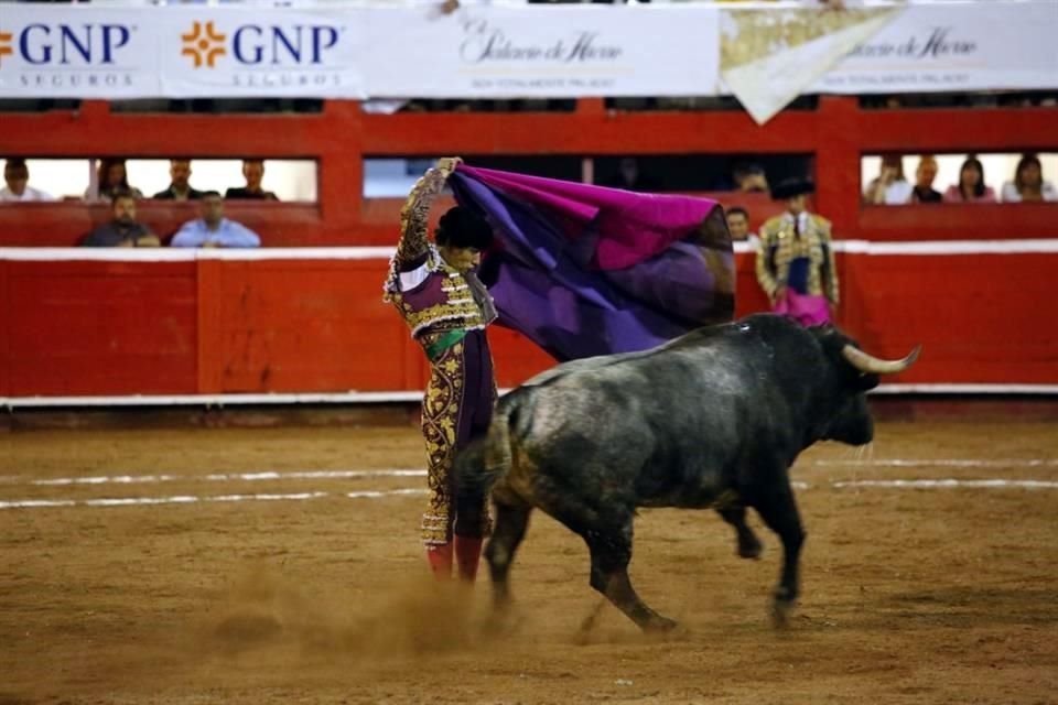 Las imágenes de la corrida en la Monumental Monterrey, donde triunfo Luis David Adame.