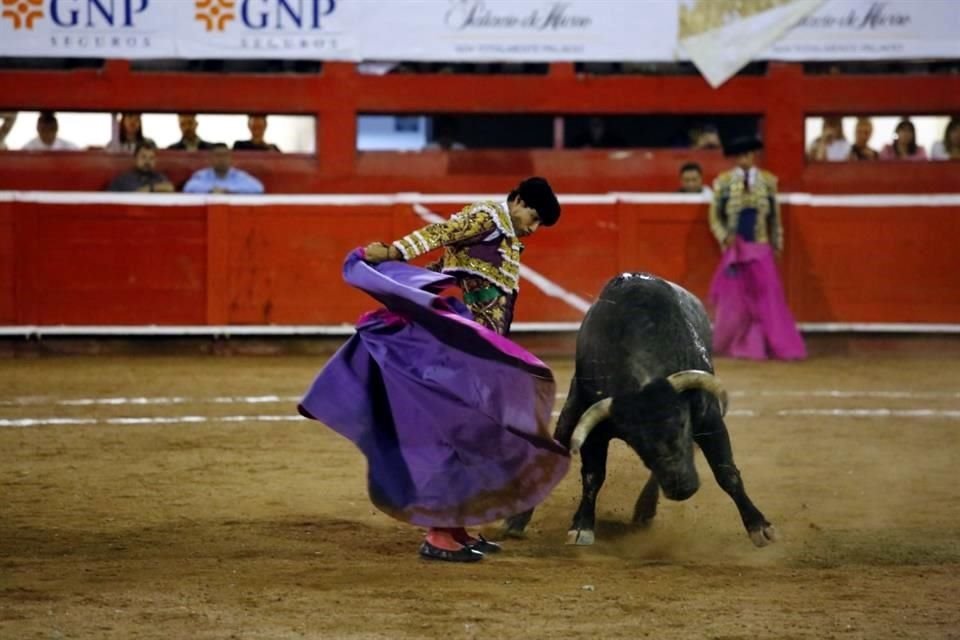 Las imágenes de la corrida en la Monumental Monterrey, donde triunfo Luis David Adame.