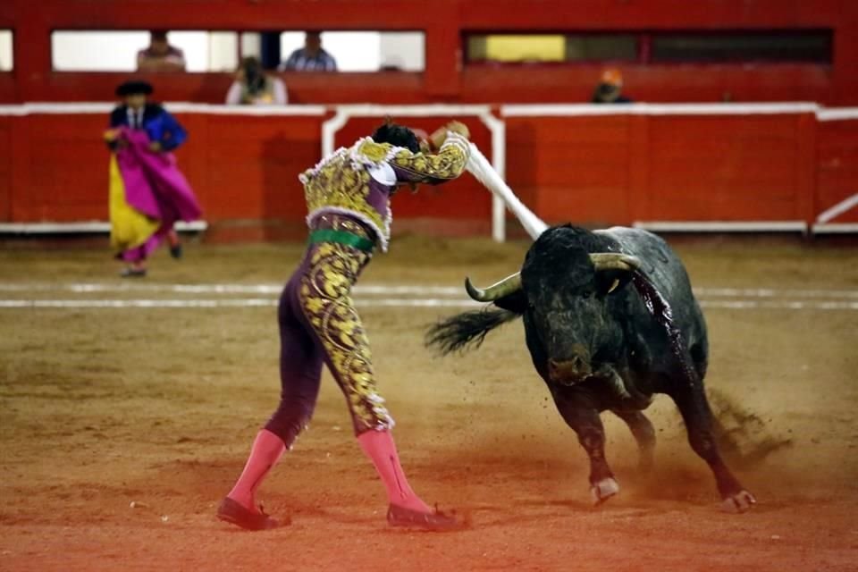 Las imágenes de la corrida en la Monumental Monterrey, donde triunfo Luis David Adame.
