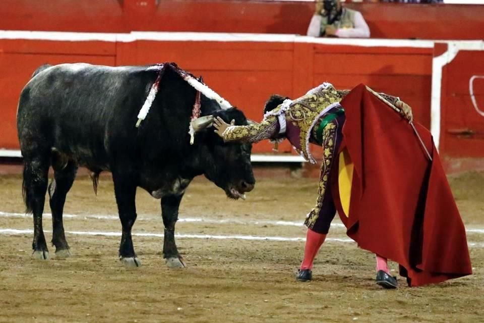 Las imágenes de la corrida en la Monumental Monterrey, donde triunfo Luis David Adame.