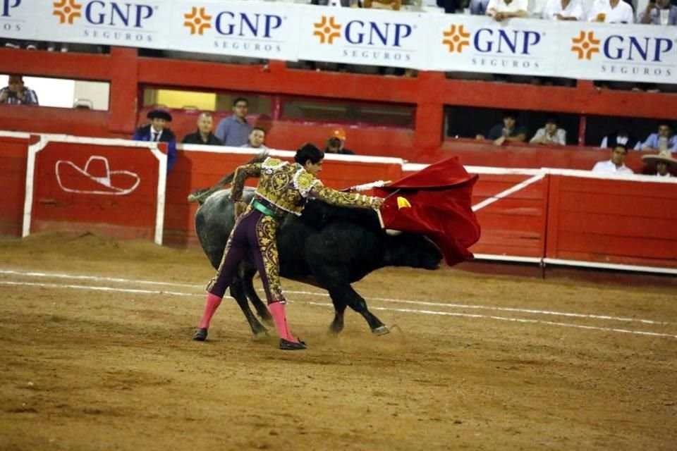 Las imágenes de la corrida en la Monumental Monterrey, donde triunfo Luis David Adame.