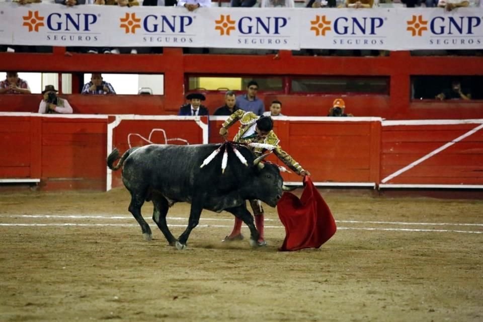 Las imágenes de la corrida en la Monumental Monterrey, donde triunfo Luis David Adame.