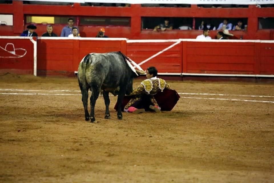 Las imágenes de la corrida en la Monumental Monterrey, donde triunfo Luis David Adame.