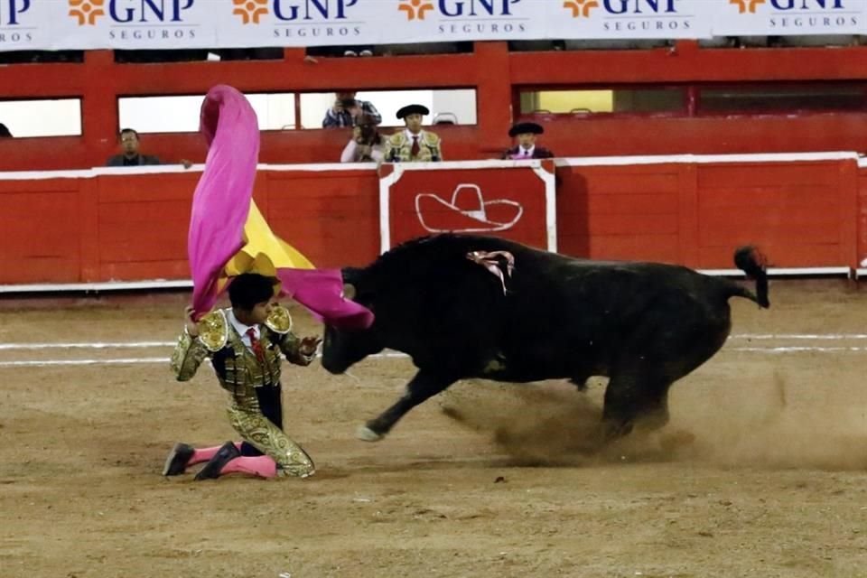 Las imágenes de la corrida en la Monumental Monterrey, donde triunfo Luis David Adame.