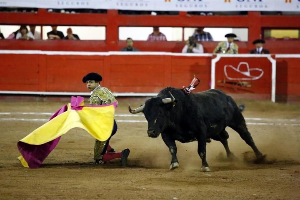 Las imágenes de la corrida en la Monumental Monterrey, donde triunfo Luis David Adame.