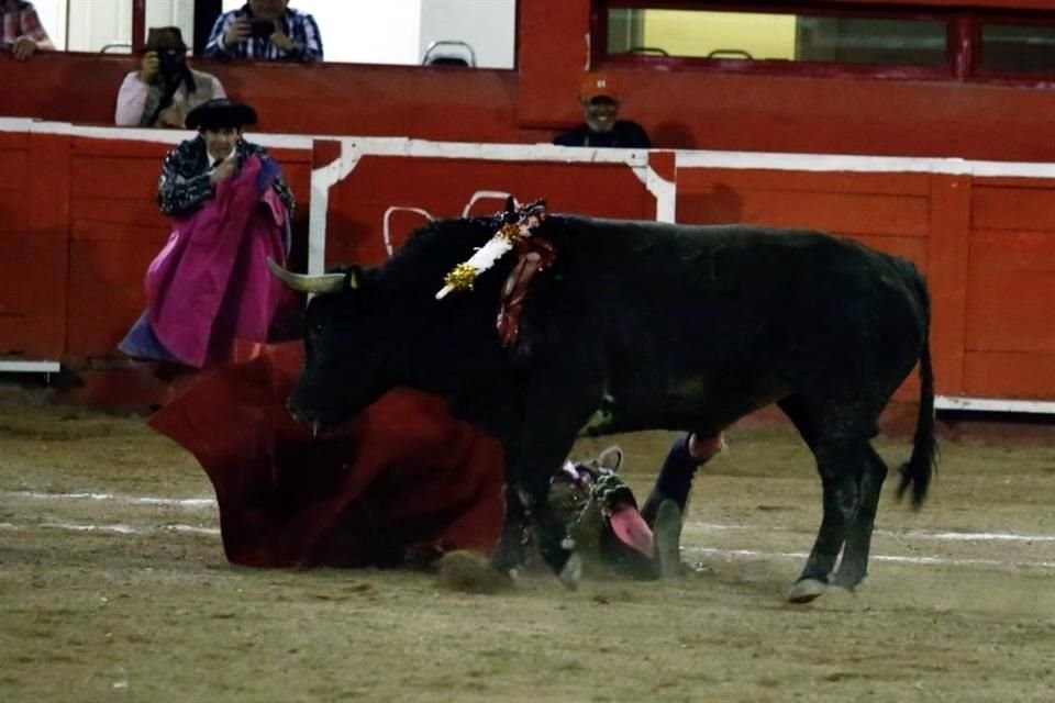 Las imágenes de la corrida en la Monumental Monterrey, donde triunfo Luis David Adame.