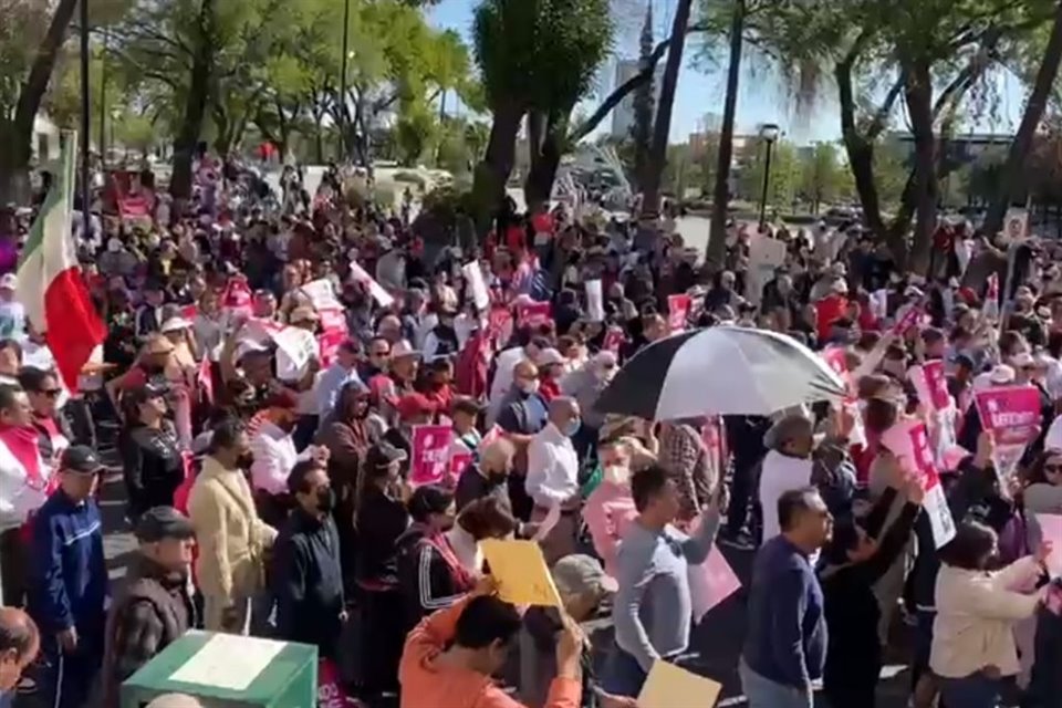 Acuden miles a marcha para defender al INE en el Centro.