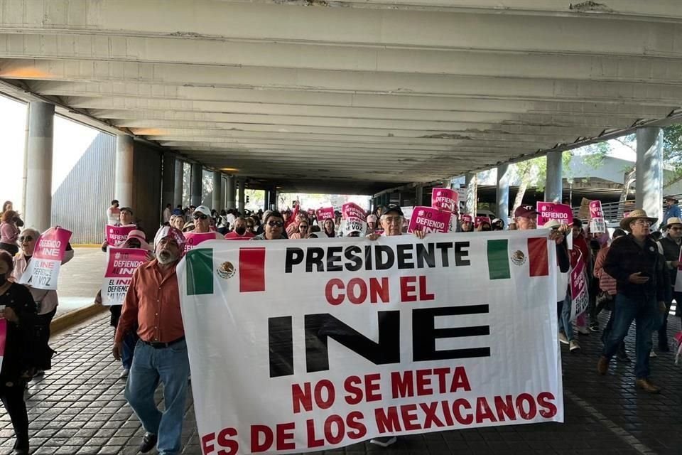 La marcha inició alrededor de las 10:50 horas, por la calle Zaragoza.