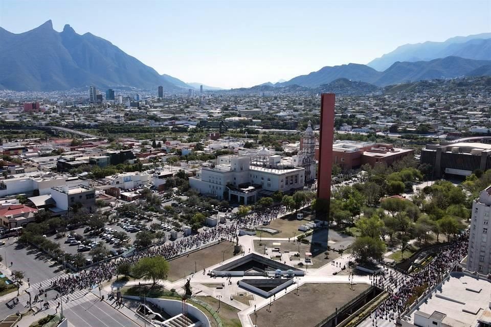 La marcha del INE recorrió Zaragoza hasta el Palacio Municipal de Monterrey y de regreso por Zuazua a la Explanada de los Héroes.