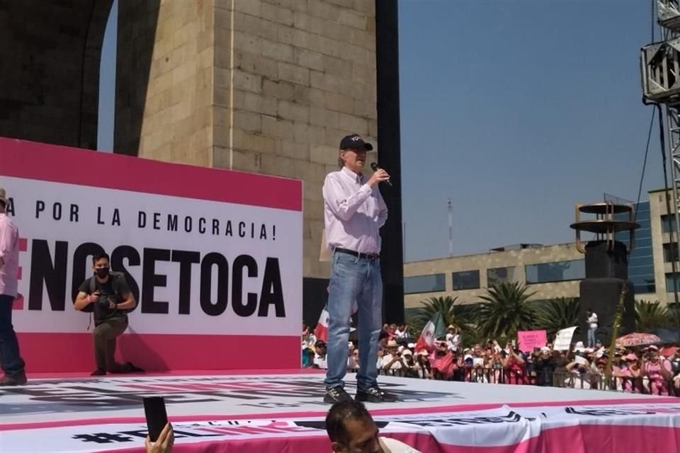 José Woldenberg, ex presidente del IFE, durante su mensaje en el Monumento a la Revolución.