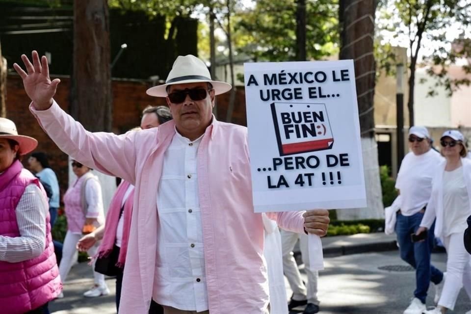 Las protestas, como esta en Toluca, Estado de México, incluyeron consignas contra el Gobierno del Presidente Andrés Manuel López Obrador.