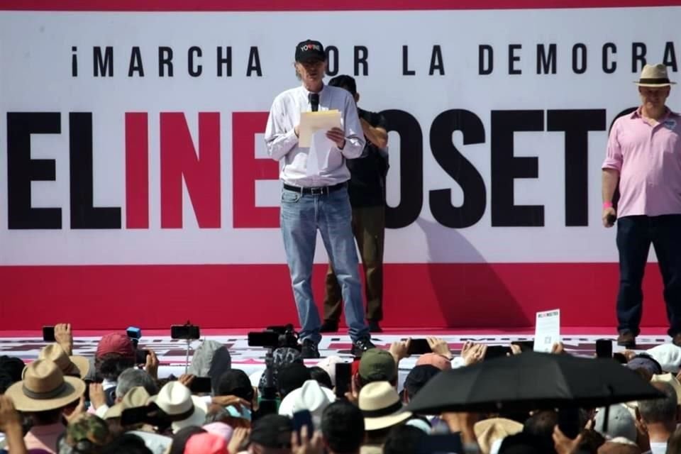 El ex presidente del IFE, José Woldenberg, fue el único orador durante la marcha de este domingo.