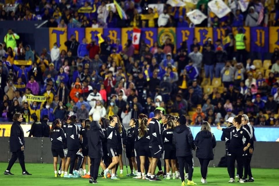 Unos 5 mil 423 seguidores de Tigres Femenil asisten al Universitario para el último entrenamiento previo a la Final de vuelta ante América.
