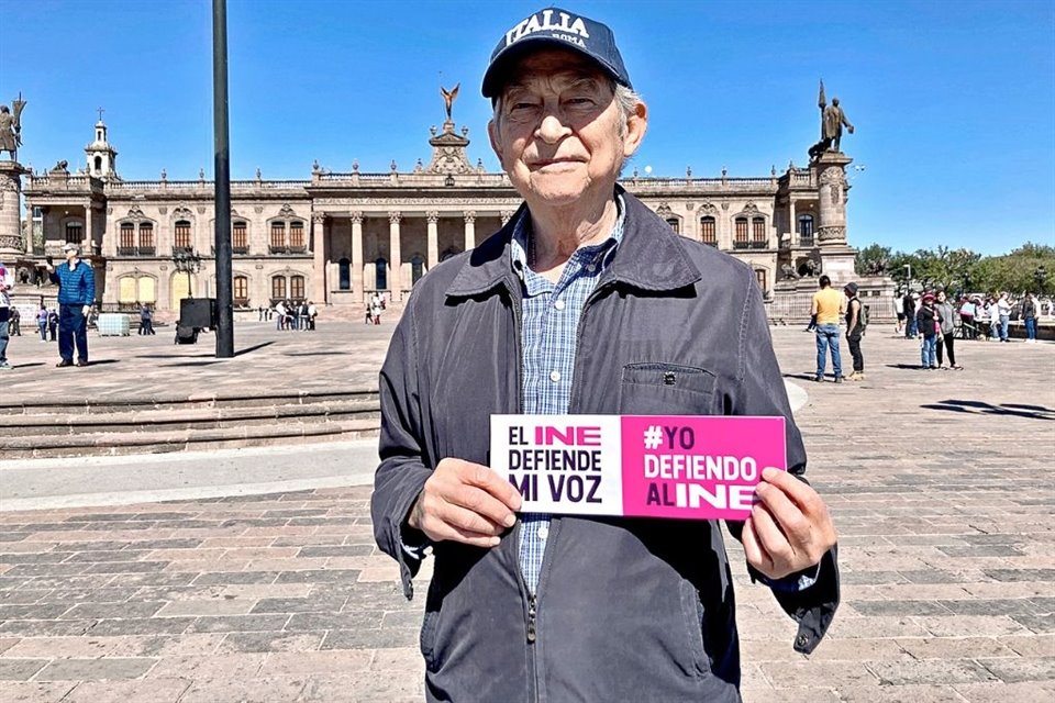 Francisco Martínez, de 80 años, acudió a manifestarse.