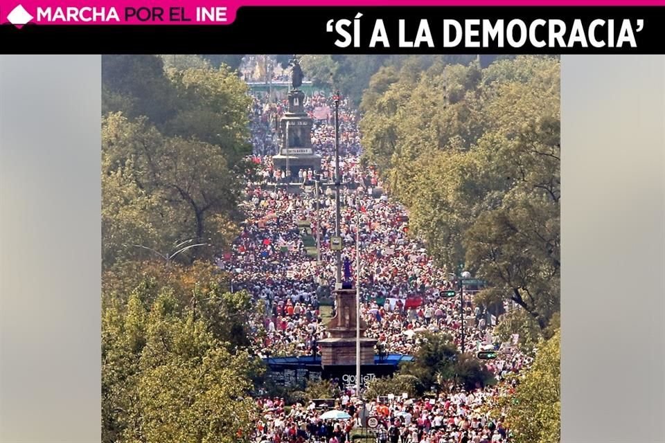 Miles de personas protestaron este domingo en la defensa del INE.