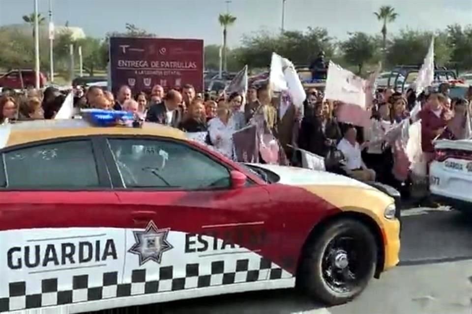 Las patrullas de la Guardia Estatal de Tamaulipas fueron pintadas con los colores de Morena y un patrón de cuadros en blanco y negro, como el de la Guardia Nacional.