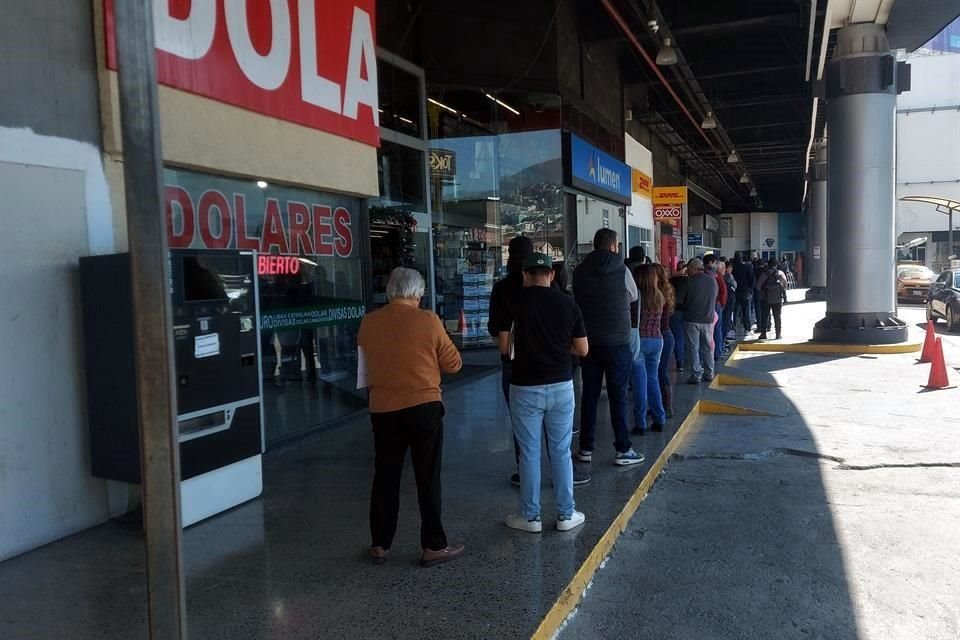 Tras ampliarse el plazo para el cambio de placas, las delegaciones del Instituto de Control Vehicular (ICV) tienen distintas afluencias.