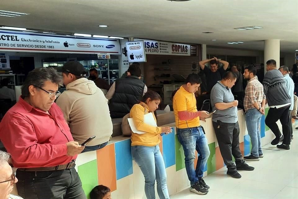 Igualmente, en las oficinas del ICV en Plaza San Pedro, las filas tampoco disminuyeron.