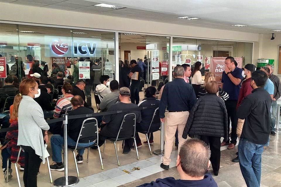 La delegación, ubicada en la Avenida Humberto Lobo, entre Callejón de Capellanía y Manuel Santos, en la Colonia Del Valle, también lució abarrotada.
