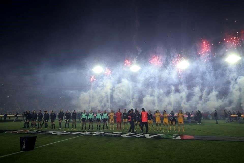 La espectacular imagen en el protocolo de la Liga MX Femenil.