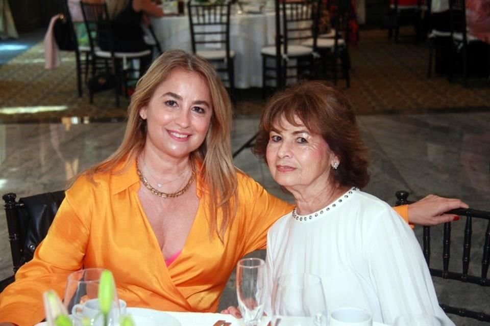 Claudia González y Arcelia Campos