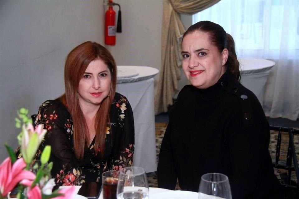 Mónica García y Olivia Chapa