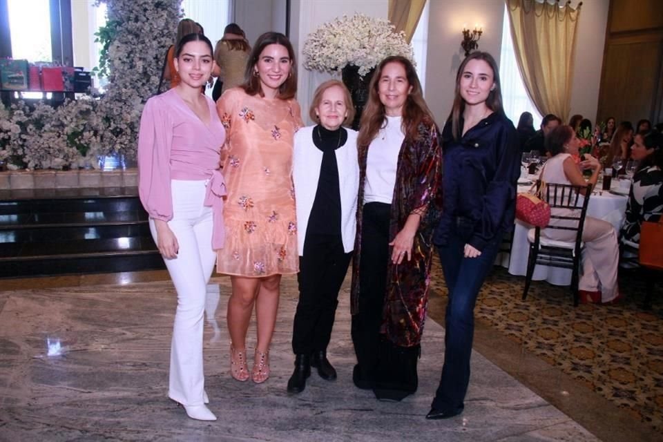 Kathia Quintanilla, Ana Cristina Vaquero, Rosalba Áncer de Gómez, Rosalba Gómez  y María Montserrat Vaquero