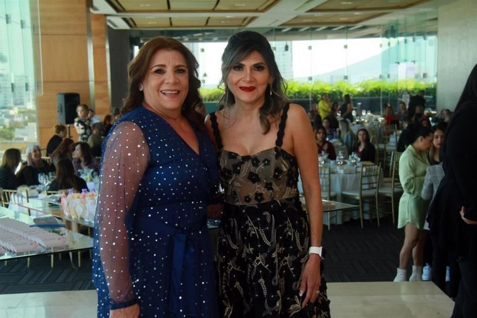 Sanjuanita Rodríguez de González y Leticia Lumbreras de Flores