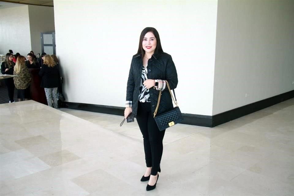 Adriana de la Garza