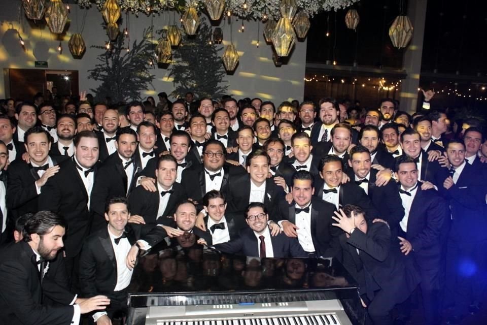 El novio con todos los invitados