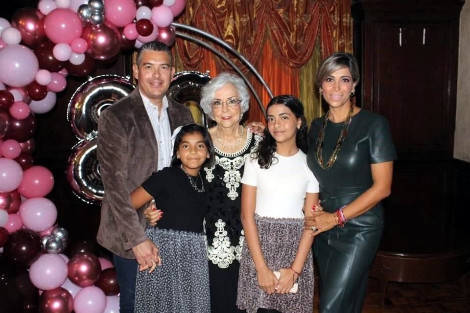 Héctor Martínez, Sarah Martínez, María Villarreal Treviño, Natalia Martínez y Patricia Martínez de Martínez