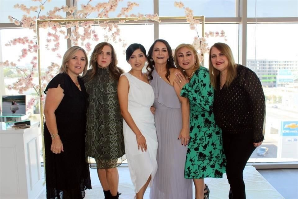 Ayme Alvarado, Claudia Ramírez, Cinthia Luevano, Blanca Fortozo de Gallardo, Rebeca Bueno y Blanca Gallegos