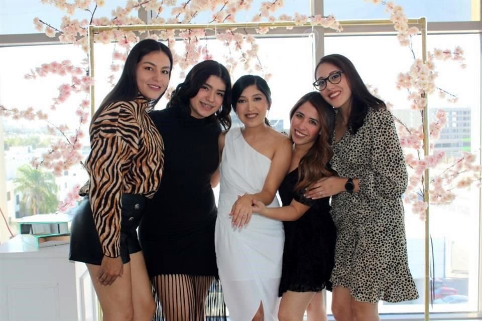 Tatiana Galeana, Samantha Trejo, Cinthia Luevano, Karen López y Andrea Hernández