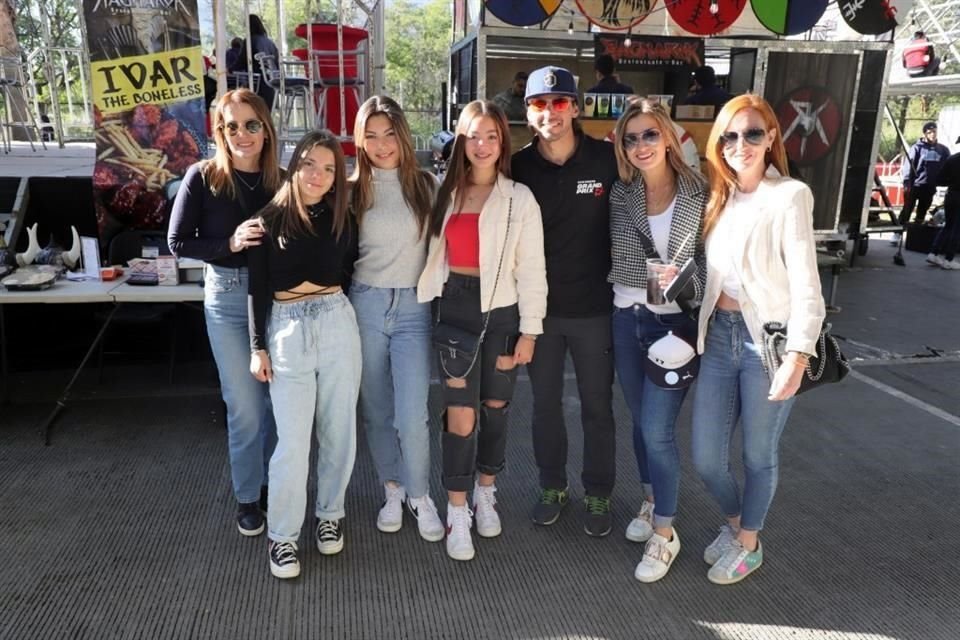 Alicia Cantú de Rodríguez, Daniela Ramírez, Ana Gaby Villarreal, Eugenia Medina, Mónica Leal y Alejandra Treviño