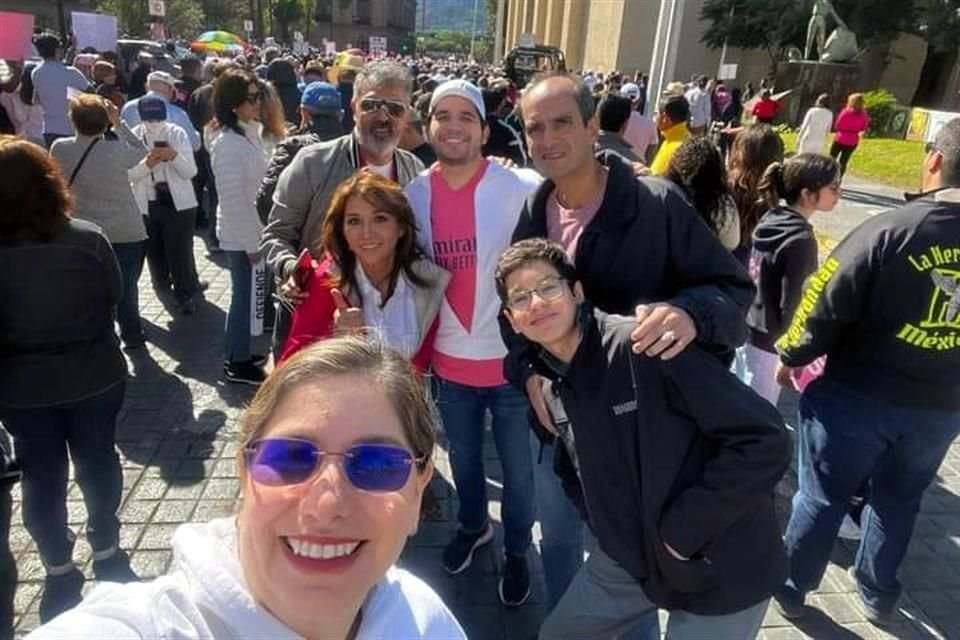 Ricardo Elizondo, Iván Ogazón, Edgar Andrade, <br>Carmen Milán, Gael Andrade y Claudia Ogazón