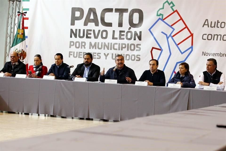 Alcaldes del frente Pacto Nuevo León se reunieron ayer en Agualeguas.