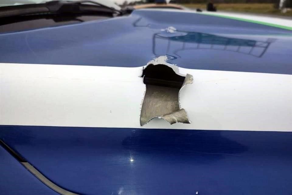 Sujetos armados dispararon en varias ocasiones en contra de la unidad policiaca, que resultó dañada.