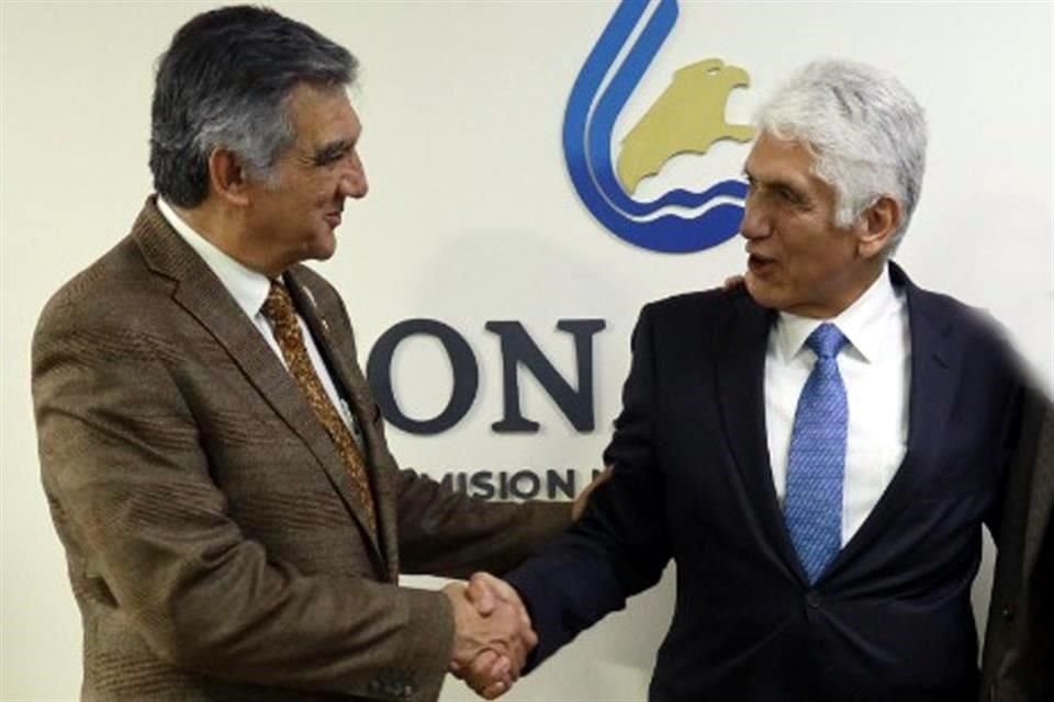 El Gobernador Américo Villarreal (izq.) se reunió con Germán Martínez, titular de Conagua, en la CDMX.