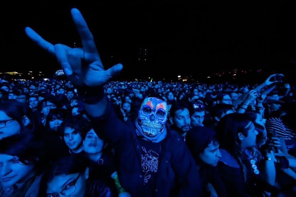 Presentación de White Lies en el Corona Capital.