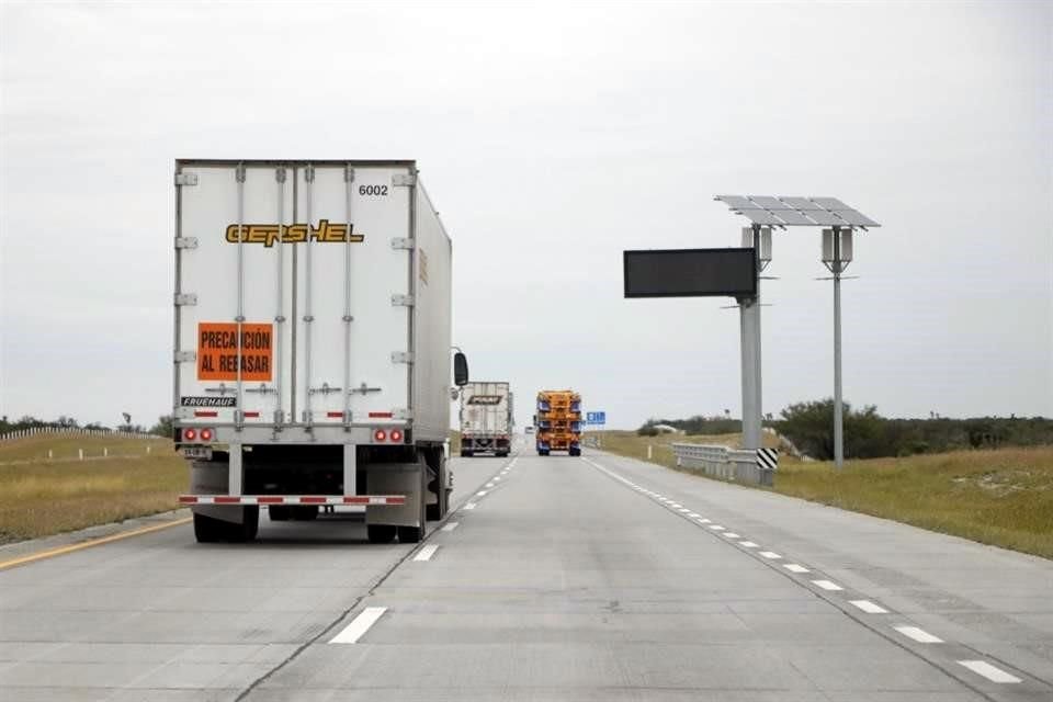 Autopista a Nuevo Laredo.