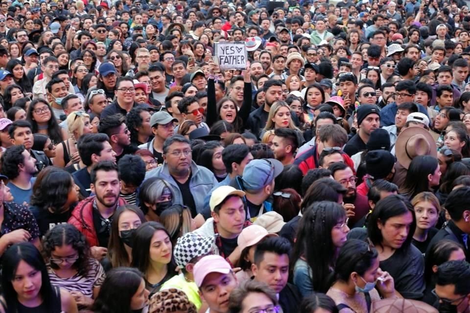 Abarrotado lució en Autódromo Hermanos Rodríguez con la actuación de Father John Misty.